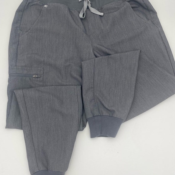 FIGS-Woman’s Size Medium Joggers - Picture 1 of 3